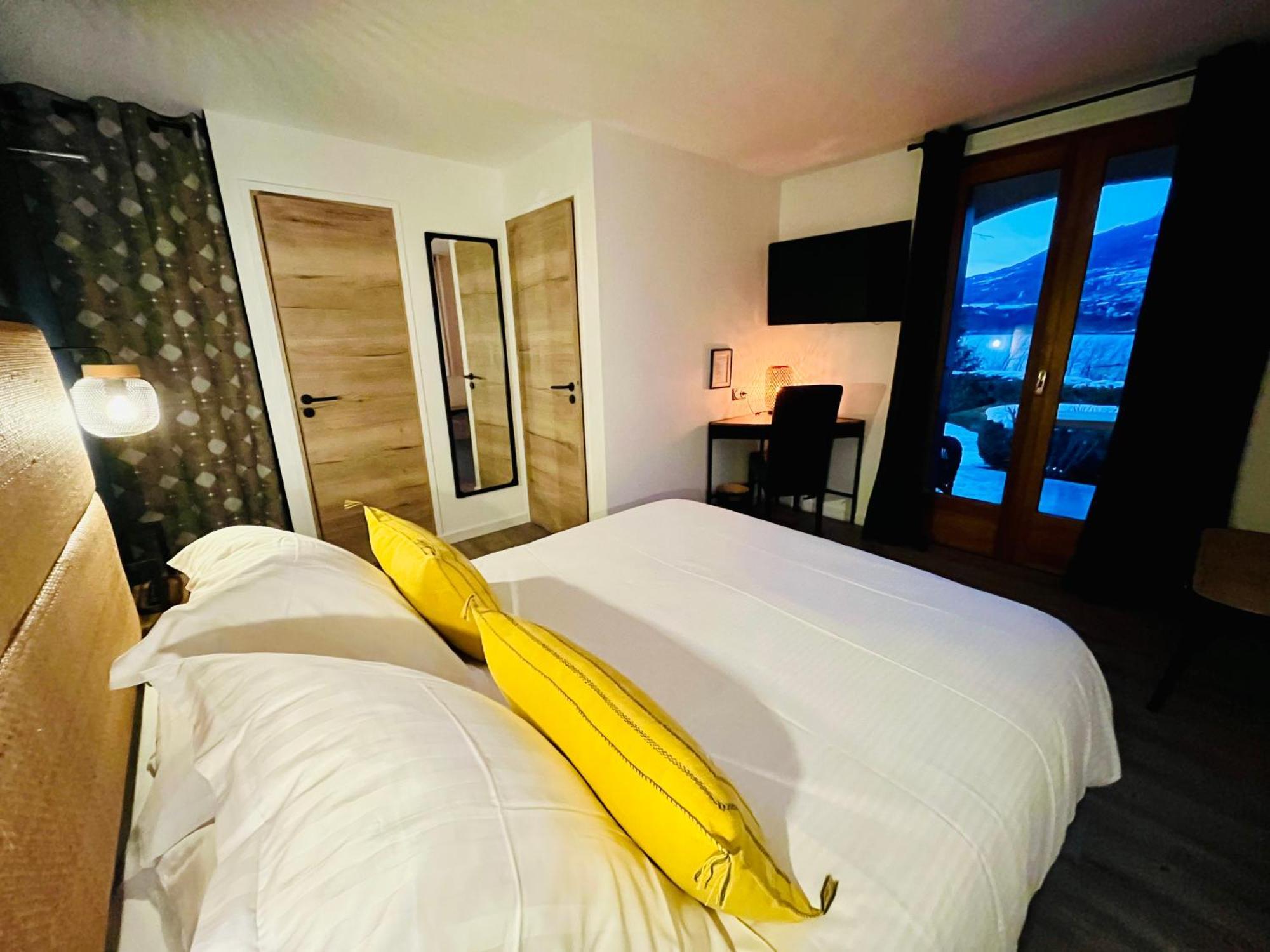 Hotel Les Chaumettes サヴィーヌ・ル・ラック 部屋 写真